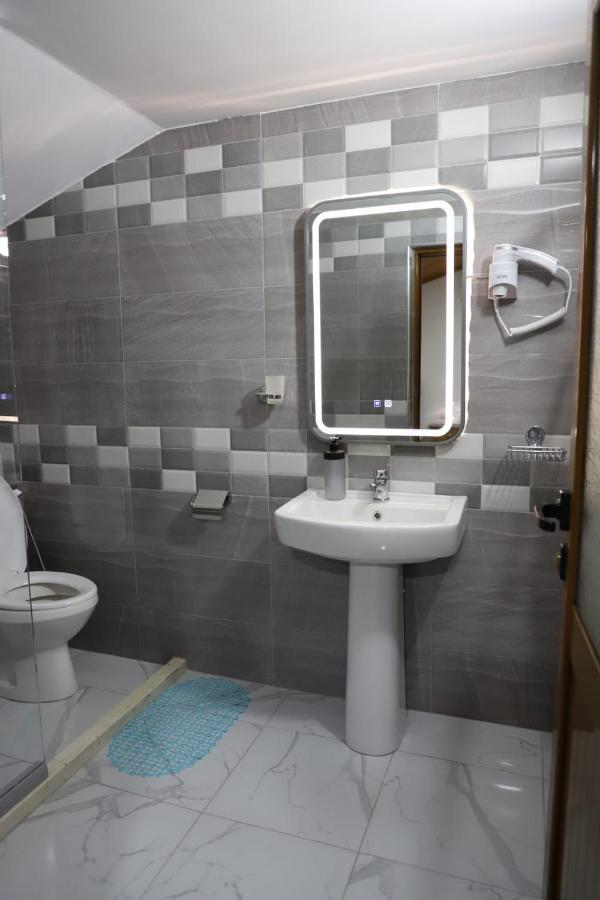 Guest House Bumbli Berat Luaran gambar